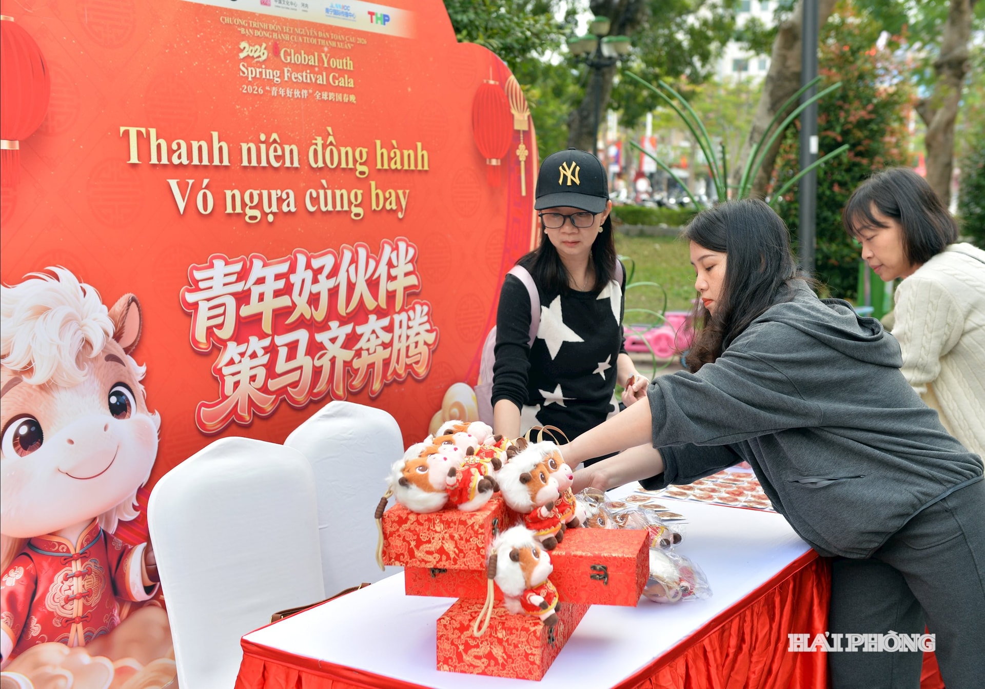 Những món quà may mắn với màu sắc rực rỡ được trao tặng với ý nghĩa mang đến niềm vui, tài lộc trong năm mơ