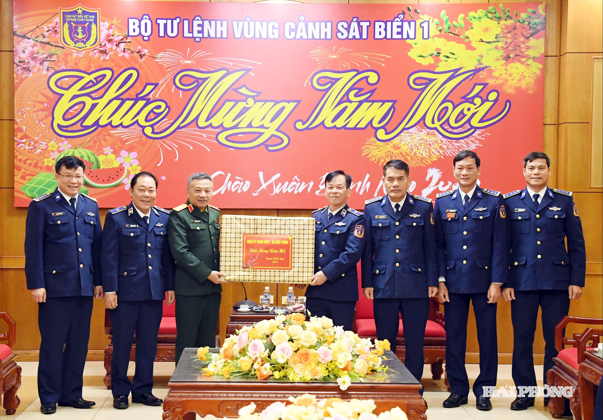 Thượng tướng Lê Quang Minh trao tặng quà Tết của Quân uỷ Trung ương, Bộ Quốc phòng cho Vùng Cảnh sát biển 1
