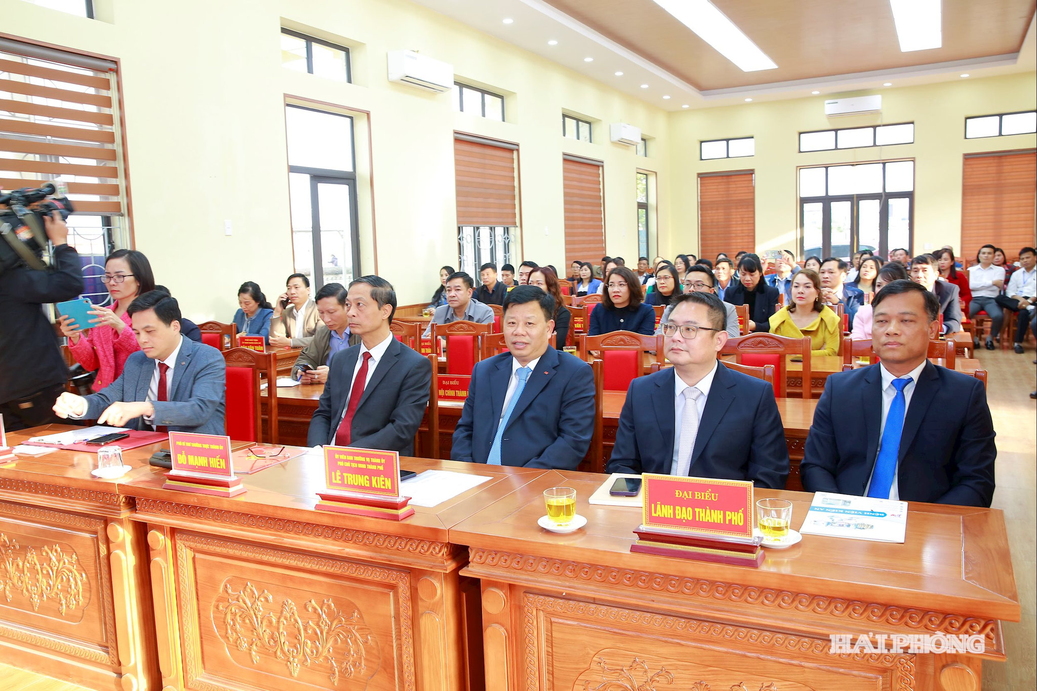 Các đại biểu dự hội nghị.