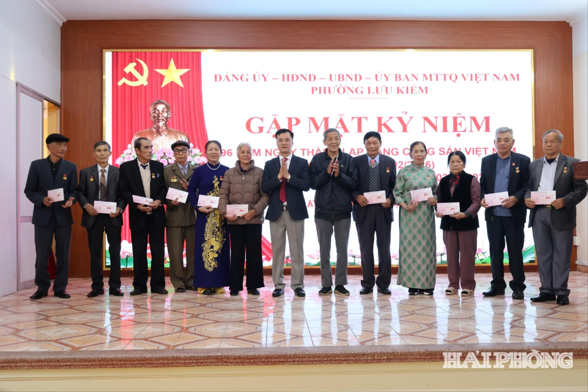tang-qua-ae2d06b115d8e9c5e228a92cf44e5fa6(1).jpg
