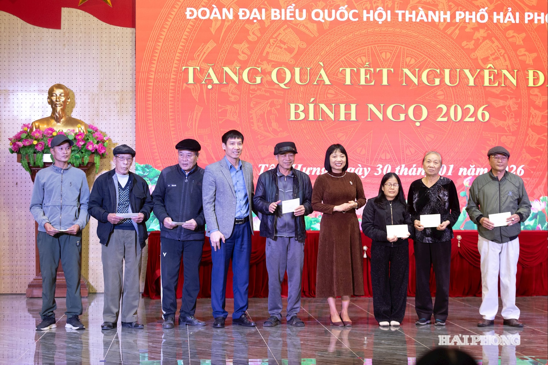 tang-qua-dbqh-1.jpg