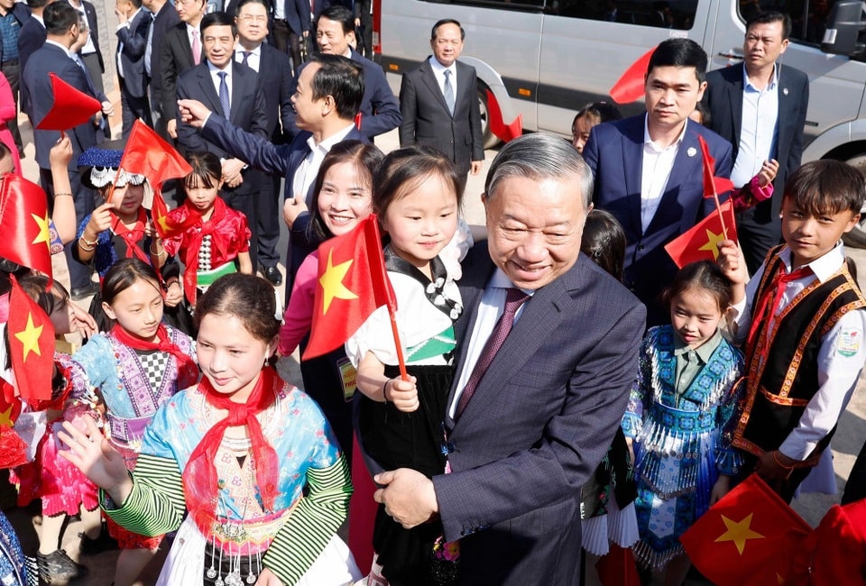 3101-tong-bi-thu-truong-noi-tru-lien-cap-si-pa-phin-16.jpg