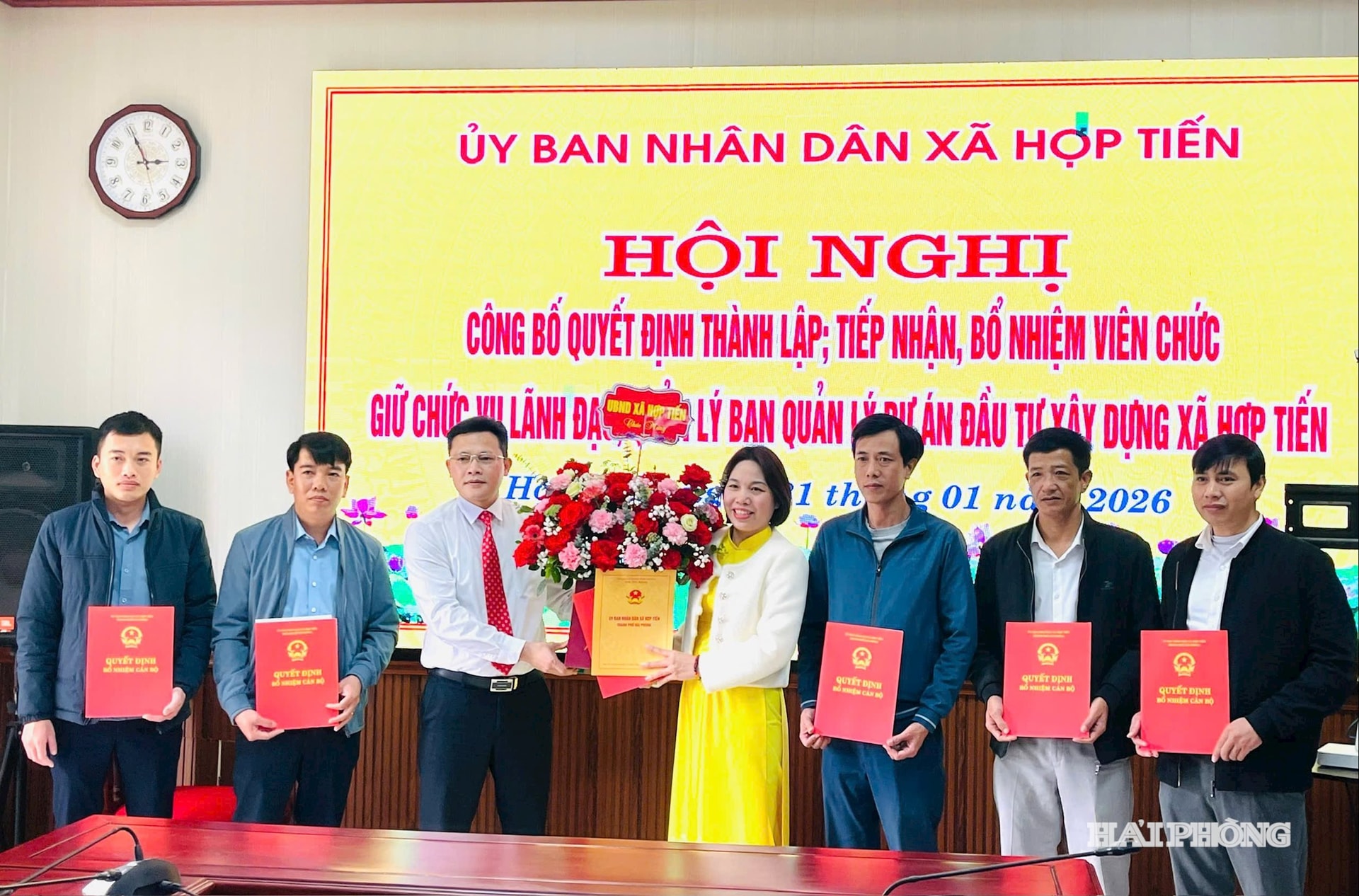 ban-quan-ly(1).jpg