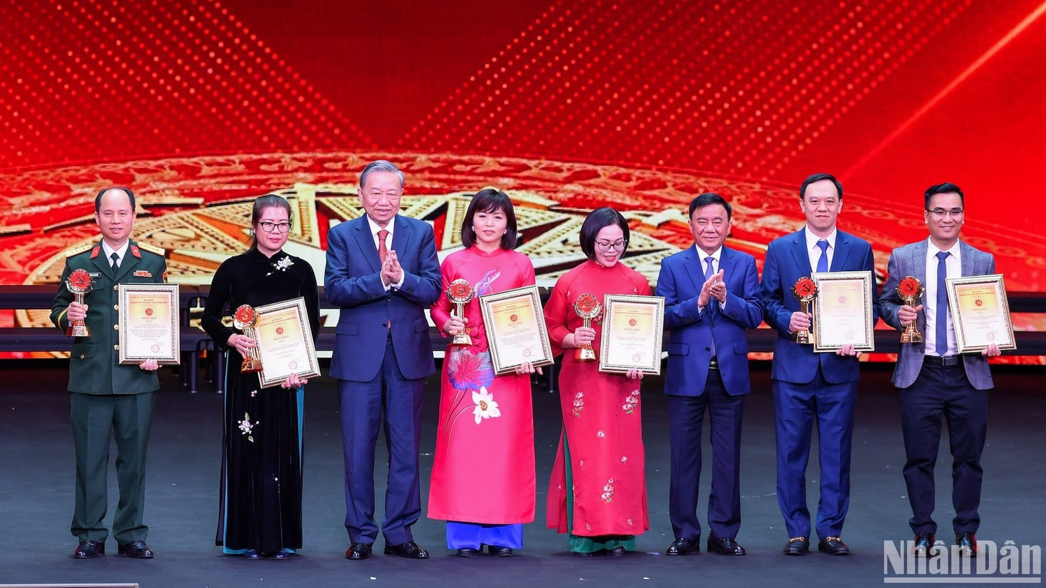 tong-bi-thu11.jpg