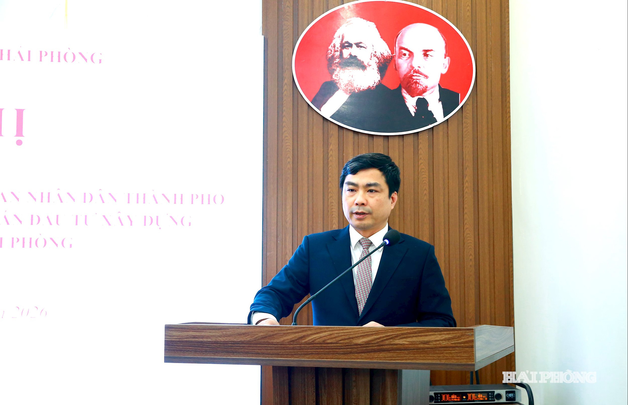 Đồng chí Đào Sĩ Ngọc, Tổng giám đốc Ban quản lý dự án đầu tư xây dựng công trình giao thông Hải Phòng phát biểu nhạn nhiệm vụ.