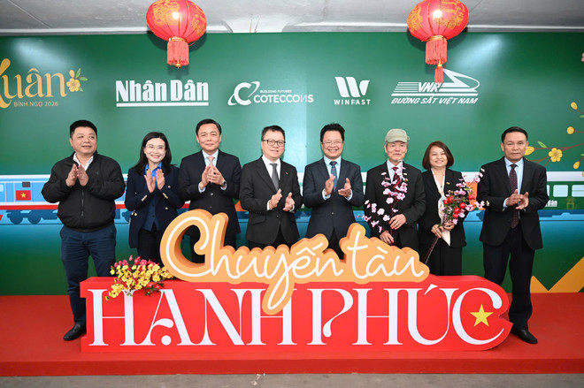 Các đại biểu tại Lễ ra mắt Chuyến tàu Hạnh phúc. (Ảnh: PV/Vietnam+) z7492150863792-f48138fc1664cce4e2704c86ee9b97d7.jpg