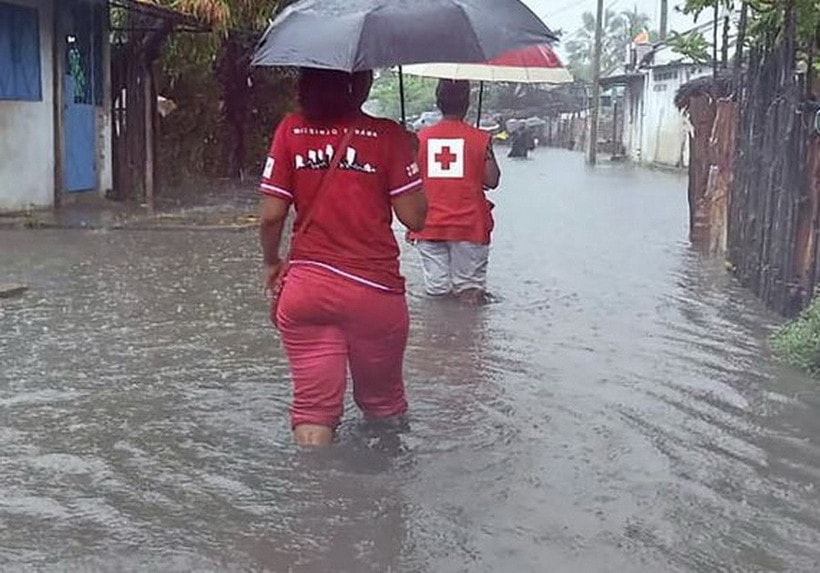 Nhiều ngôi nhà có thể bị ngập lụt trong vài ngày tới khi bão Fytia đổ bộ vào Madagascar. (Ảnh: theguardian)