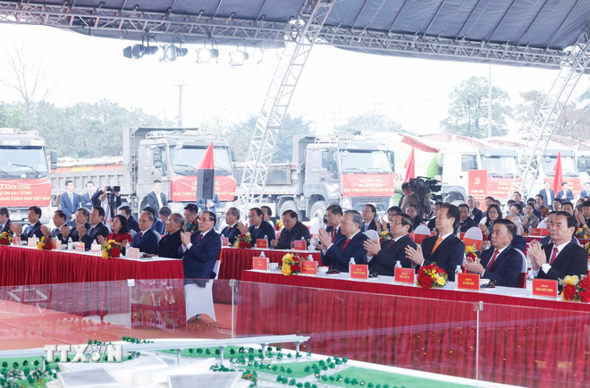 Tổng Bí thư Tô Lâm, Thủ tướng Phạm Minh Chính và các lãnh đạo, nguyên lãnh đạo Đảng, Nhà nước dự Lễ khởi công dự án xây dựng Bảo tàng Đảng Cộng sản Việt Nam. (Ảnh: Thống Nhất/TTXVN) ttxvn-tong-bi-thu-to-lam-du-le-khoi-cong-du-an-xay-dung-bao-tang-dang-cong-san-viet-nam-5.jpg
