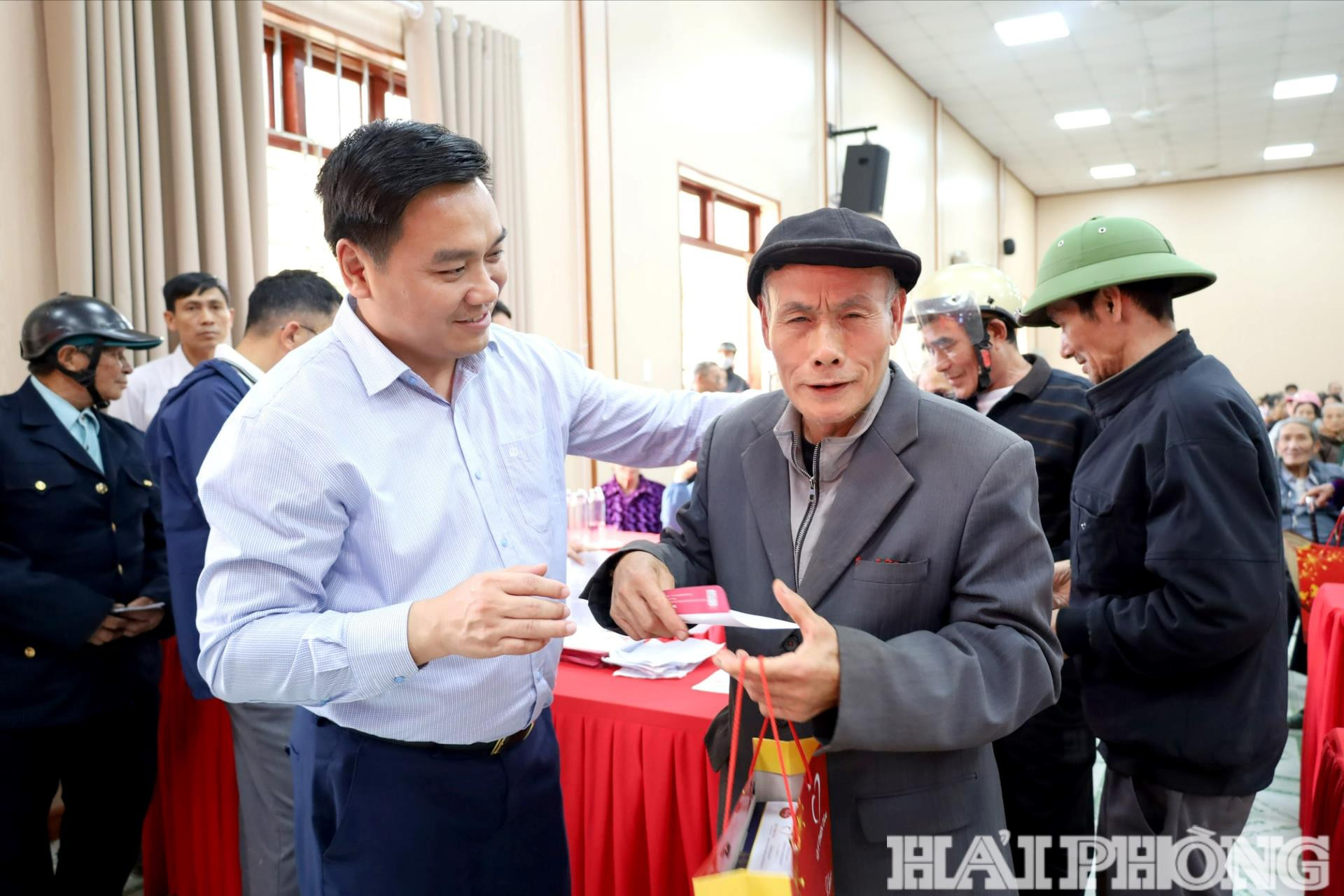 chan-hung-1-(1).jpg