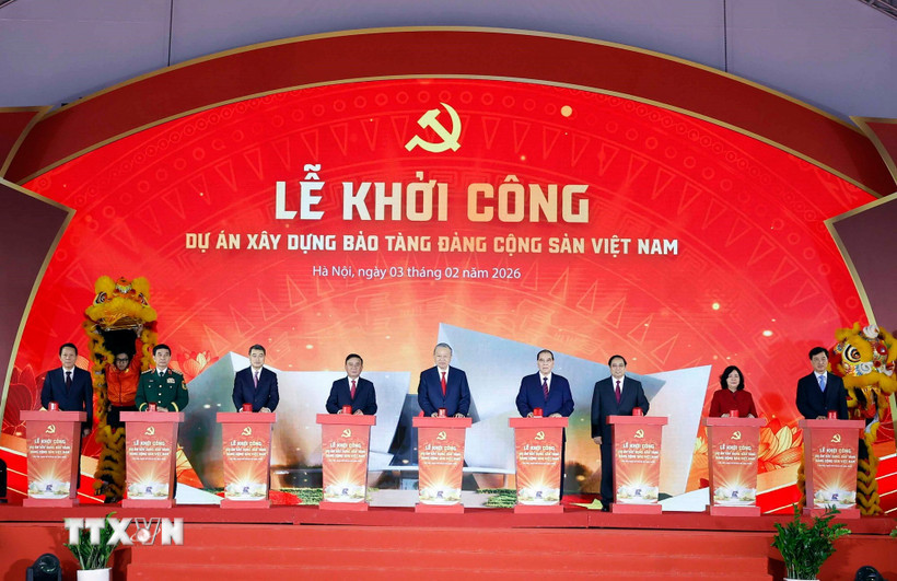 Tổng Bí thư Tô Lâm, Thủ tướng Phạm Minh Chính và các lãnh đạo, nguyên lãnh đạo Đảng, Nhà nước thực hiện nghi thức khởi công dự án xây dựng Bảo tàng Đảng Cộng sản Việt Nam. (Ảnh: Thống Nhất/TTXVN)