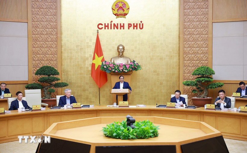 Thủ tướng Phạm Minh Chính chủ trì phiên họp Chính phủ thường kỳ tháng 11/2025. (Ảnh: Dương Giang/TTXVN)