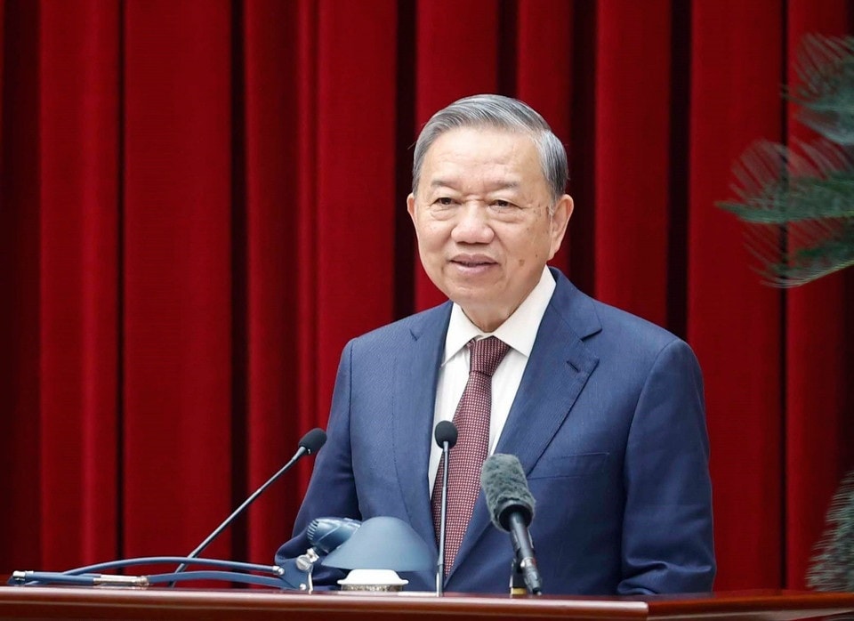 bo-chinh-tri-ban-bi-thu-to-chuc-gap-mat-cac-dong-chi-nguyen-uy-vien-ban-chap-hanh-trung-uong-dang-cac-khoa-8572380-3.jpg
