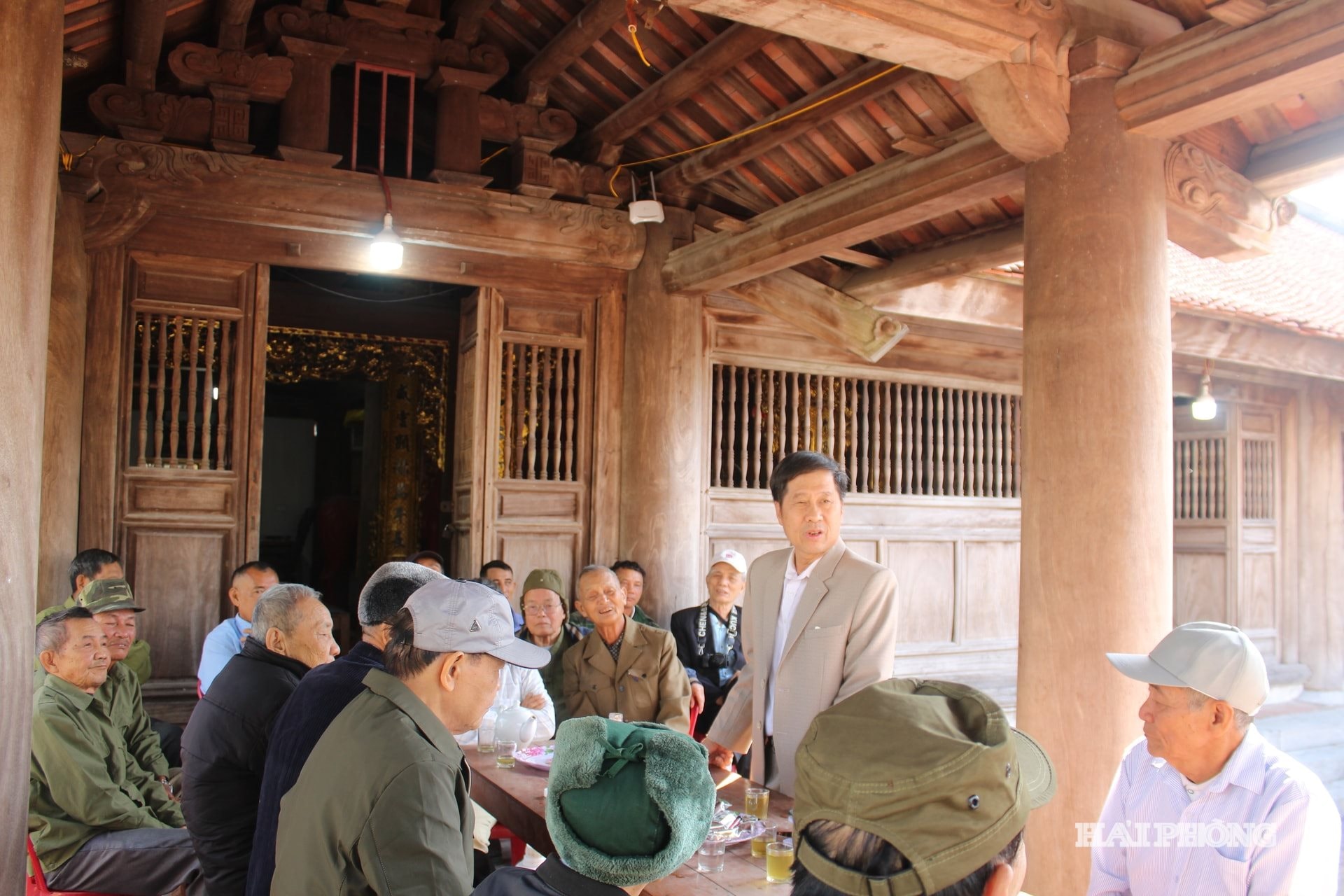 dinh-cung-chuc.jpg