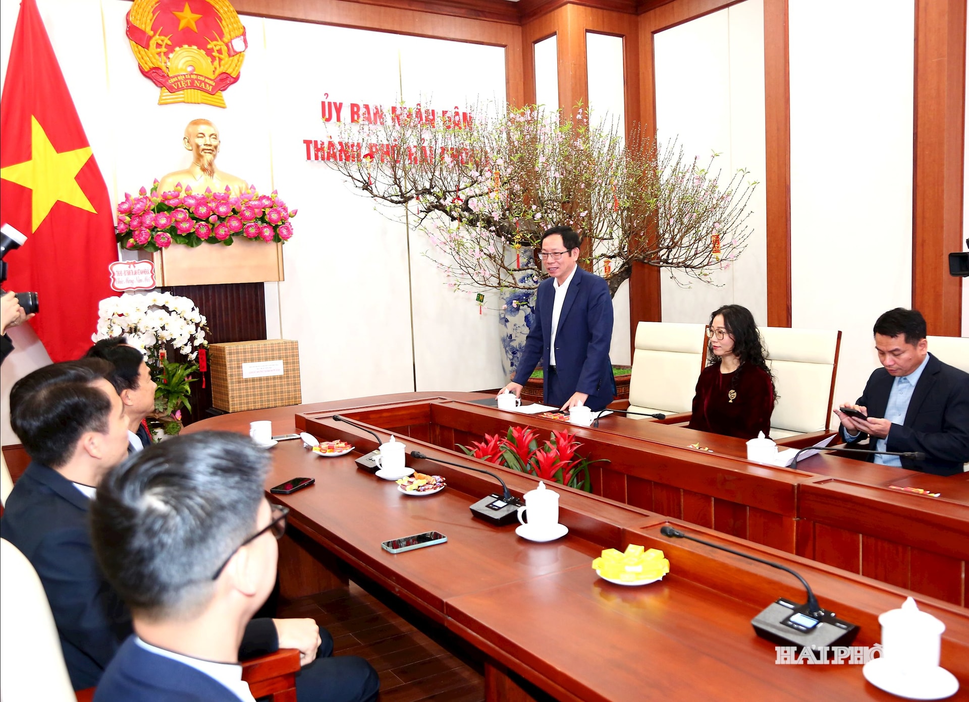 Đồng chí Vũ Tiến Phụng, Phó chủ tịch UBND thành phố tiếp đoàn Hội thánh Tin Lành miền Bắc tới thăm và chúc Tết thành phố Hải Phòng