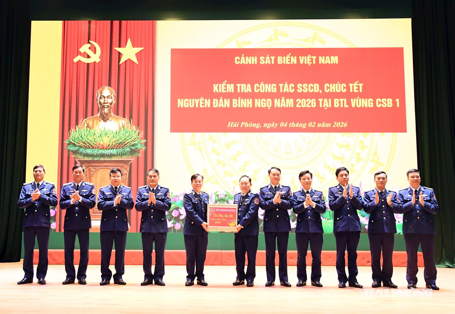 Thủ trưởng Cảnh sát biển Việt Nam tặng quà Tết cho cán bộ, chiến sĩ BTL Vùng Cảnh sát biển 1
