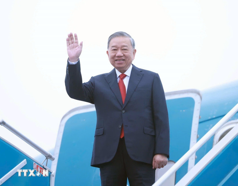Tổng Bí thư Tô Lâm rời Thủ đô Hà Nội, lên đường thăm cấp Nhà nước tới Cộng hòa Dân chủ Nhân dân Lào. (Ảnh: Thống Nhất/TTXVN)
