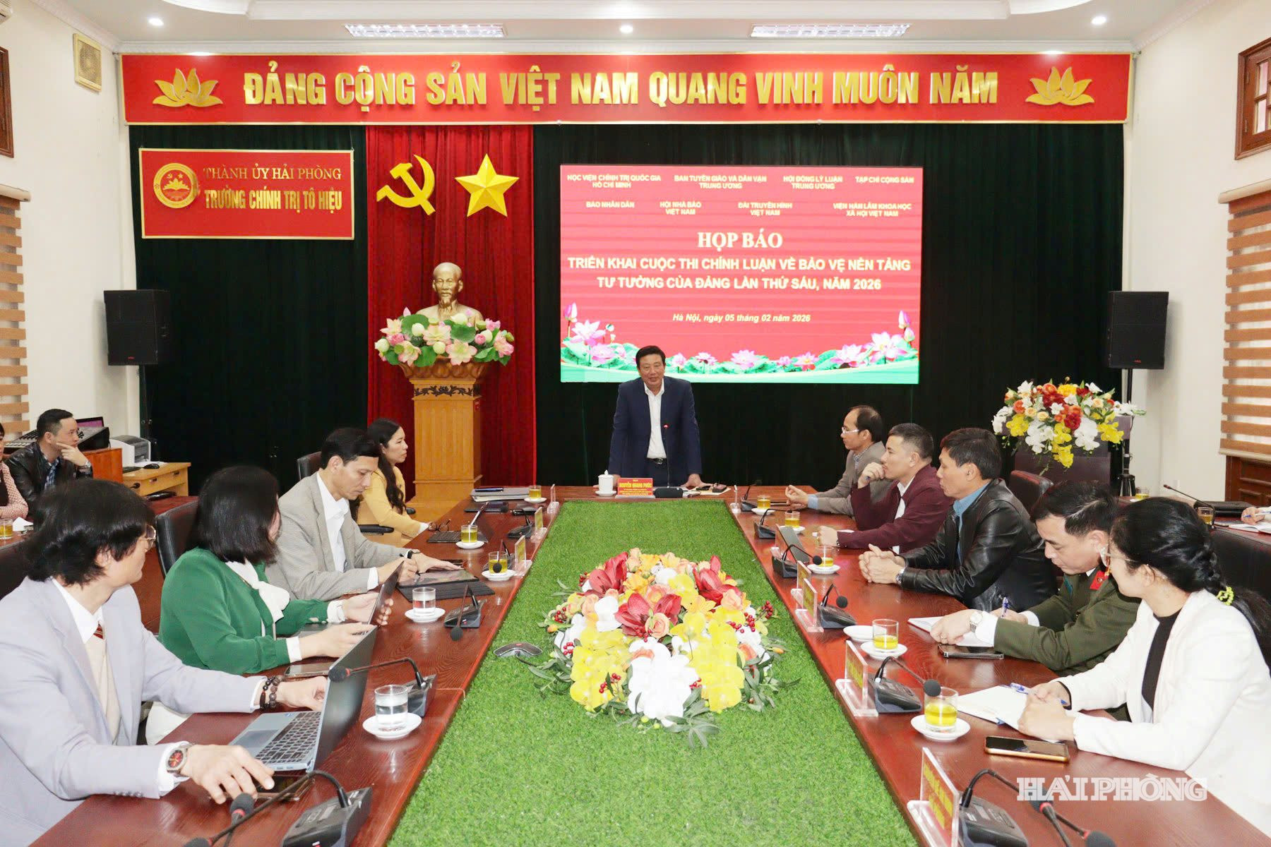 chinh-luan.jpg