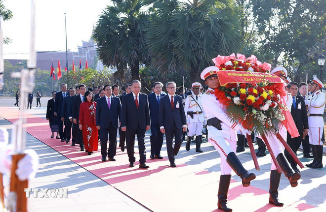 ttxvn-tong-bi-thu-to-lam-dat-vong-hoa-tai-dai-tuong-niem-cac-chien-si-vo-danh-2.jpg