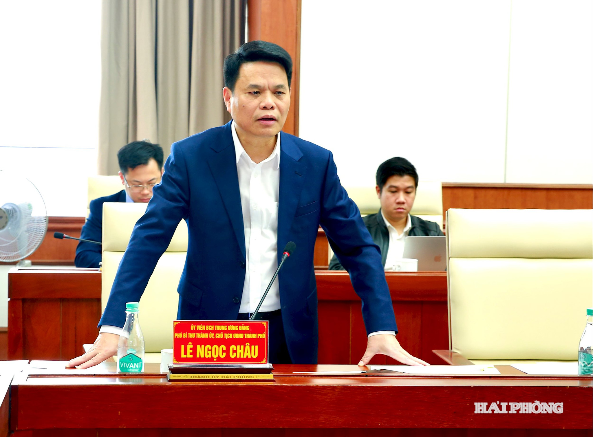 Đồng chí Lê Ngọc Châu, Uỷ viên Trung ương Đảng, Phó bí thư Thành uỷ, Chủ tịch UBND thành phố phát biểu ý kiến.