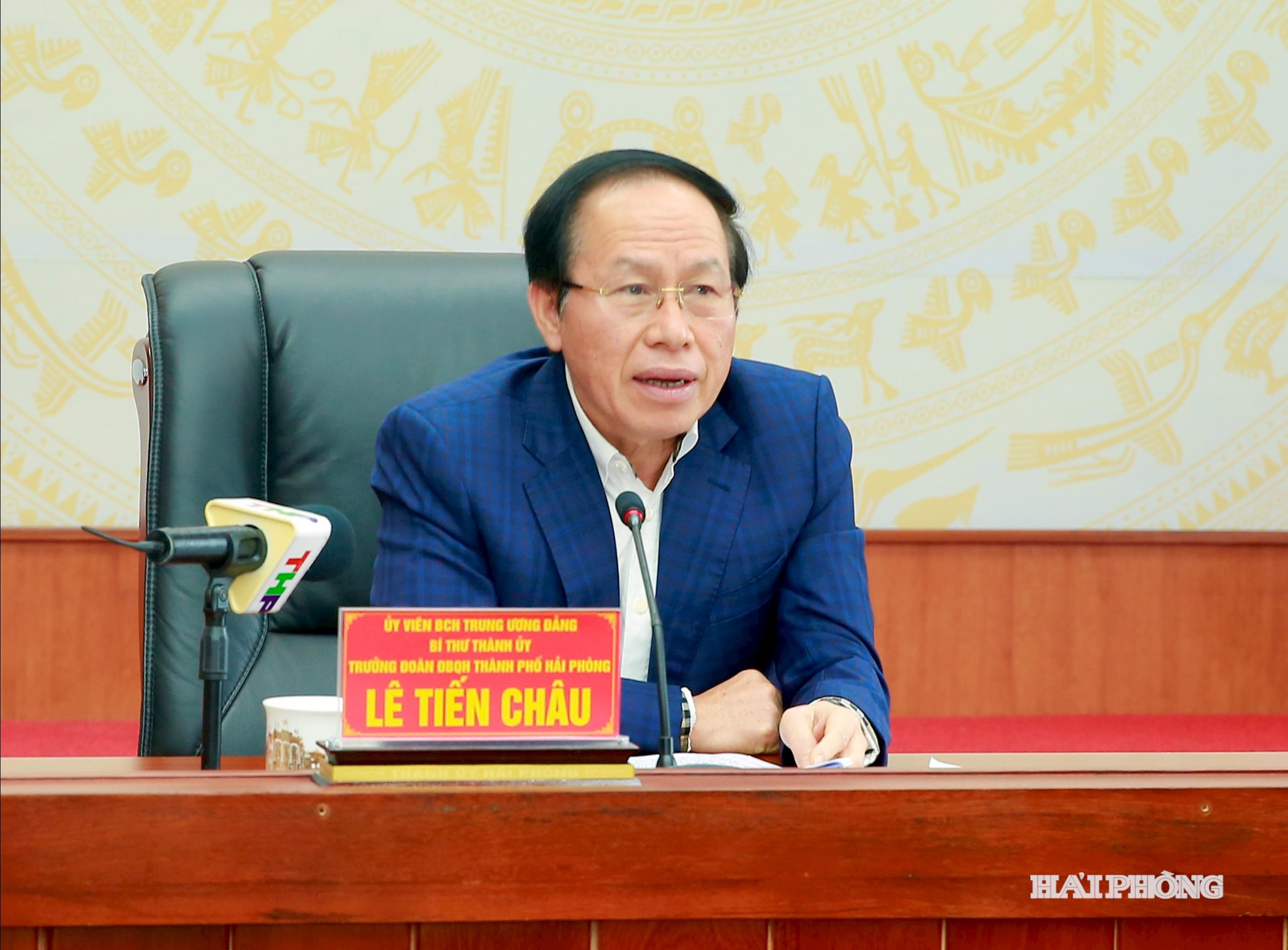 Đồng chí Lê Tiến Châu, Uỷ viên Trung ương Đảng, Bí thư Thành uỷ, Trưởng đoàn đại biểu Quốc hội Hải Phòng chủ trì hội nghij.