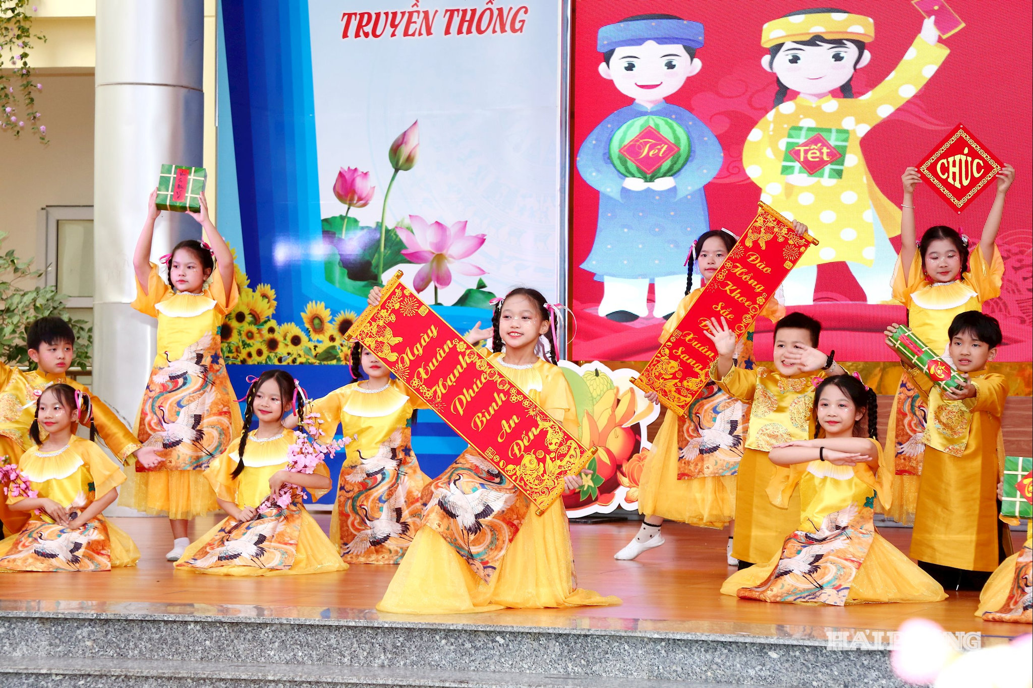 Các thầy cô và học sinh Trường tiểu học Chu Văn An với chuyên đề Xuân kết nối - Tết yêu thương