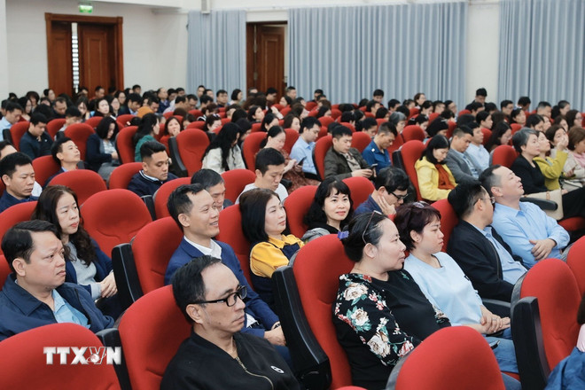 Đảng ủy TTXVN tổ chức các điểm cầu kết nối trực tuyến với điểm cầu Trung ương. (Ảnh: Minh Quyết/TTXVN) ttxvn-hoi-nghi-toan-quoc-nghien-cuu-hoc-tap-quan-triet-va-trien-khai-thuc-hien-nghi-quyet-dai-hoi-xiv-cua-dang-16-resize.jpg