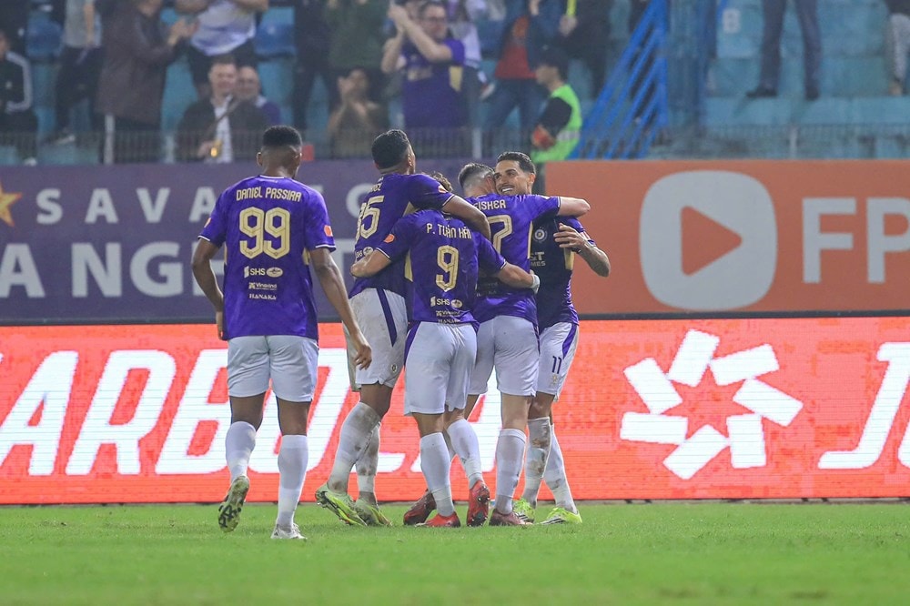 CLB Hà Nội thắng áp đảo CLB Hải Phòng với tỉ số 2-0 - ảnh 1