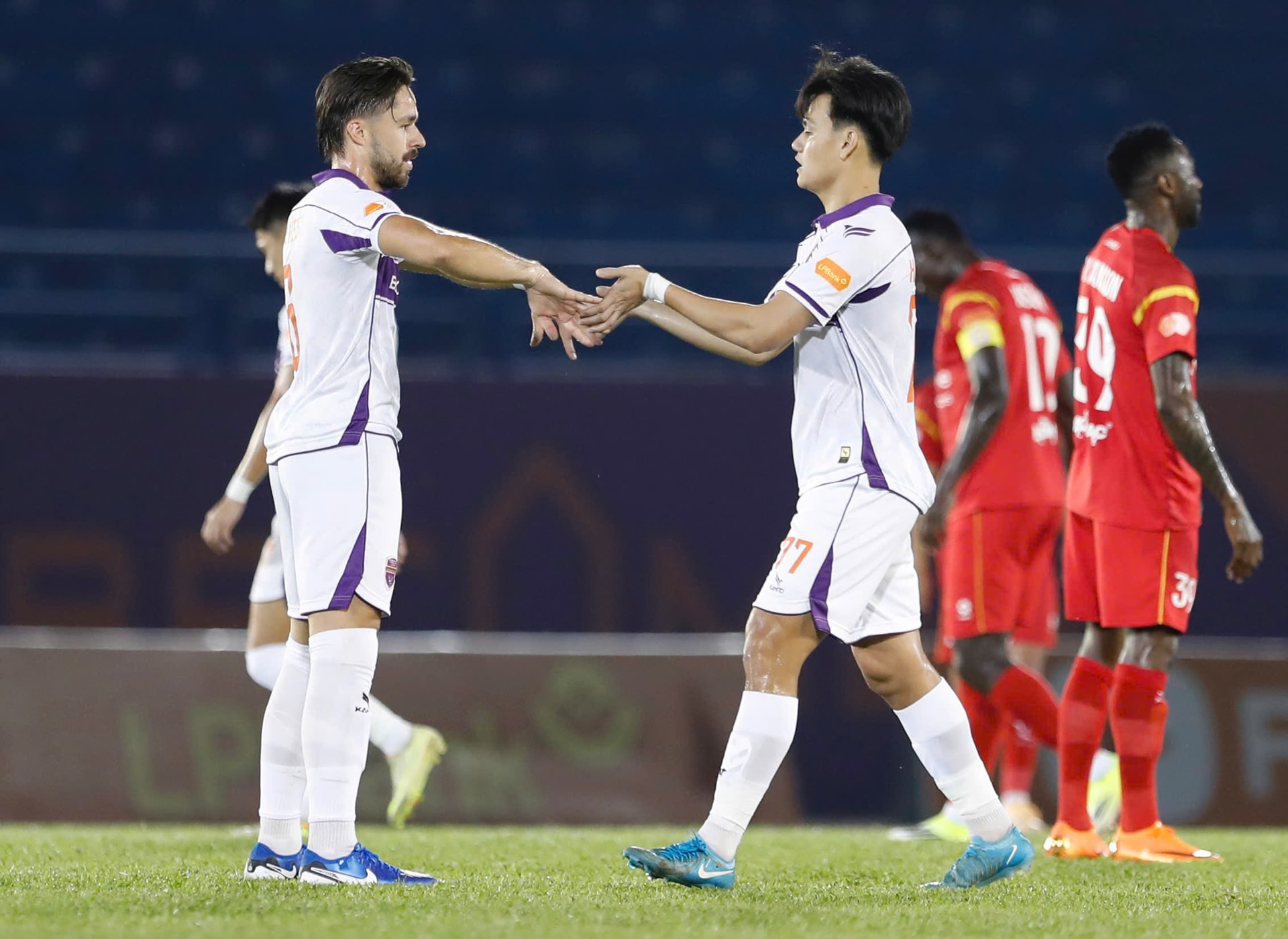 Ngôi sao tuyển thủ tỏa sáng vẫn không giúp đội nhà thoát thua đàn em U23 Việt Nam - Ảnh 1.