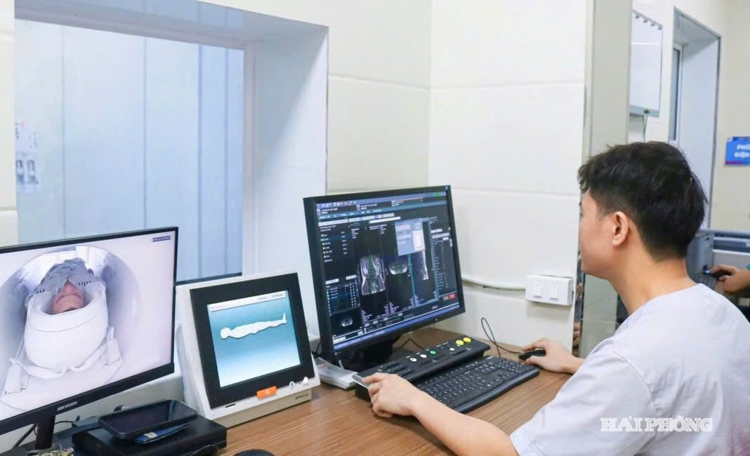 Bệnh viện Kiến An ứng dụng trang thiết bị hiện đại vào khám chữa bệnh. ẢNH: HOÀNG HUẾ