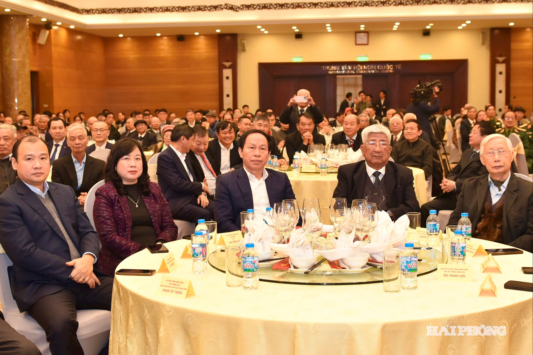 Các đại biểu dự cuộc tiếp xúc.
