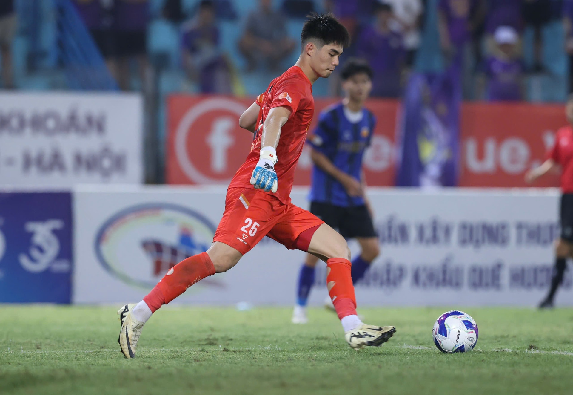 Dàn sao U23 Việt Nam khuấy đảo cuộc đua trụ hạng V-League - Ảnh 1.