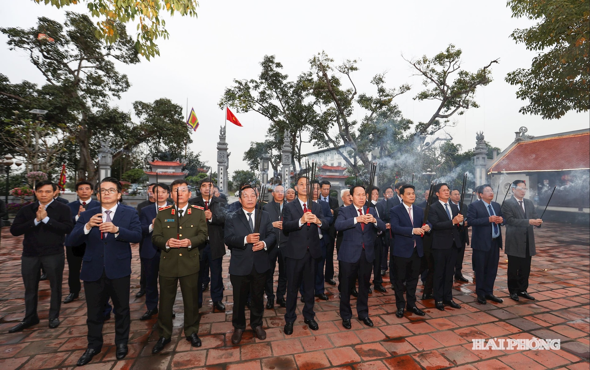 Đoàn đại biểu dân hương tại Di tích lịch sử Quốc gia đặc biệt Từ Lương Xâm,