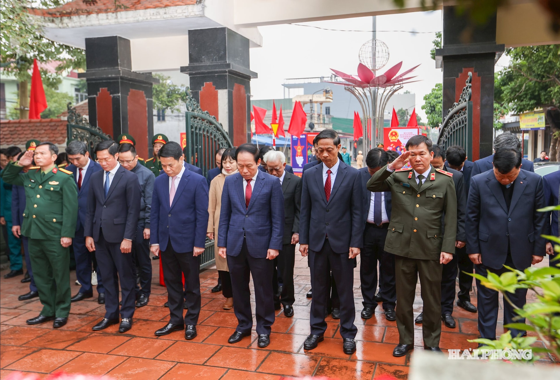 Đoàn dành một phút mặc niệm đồng chí Lương Khánh Thiện