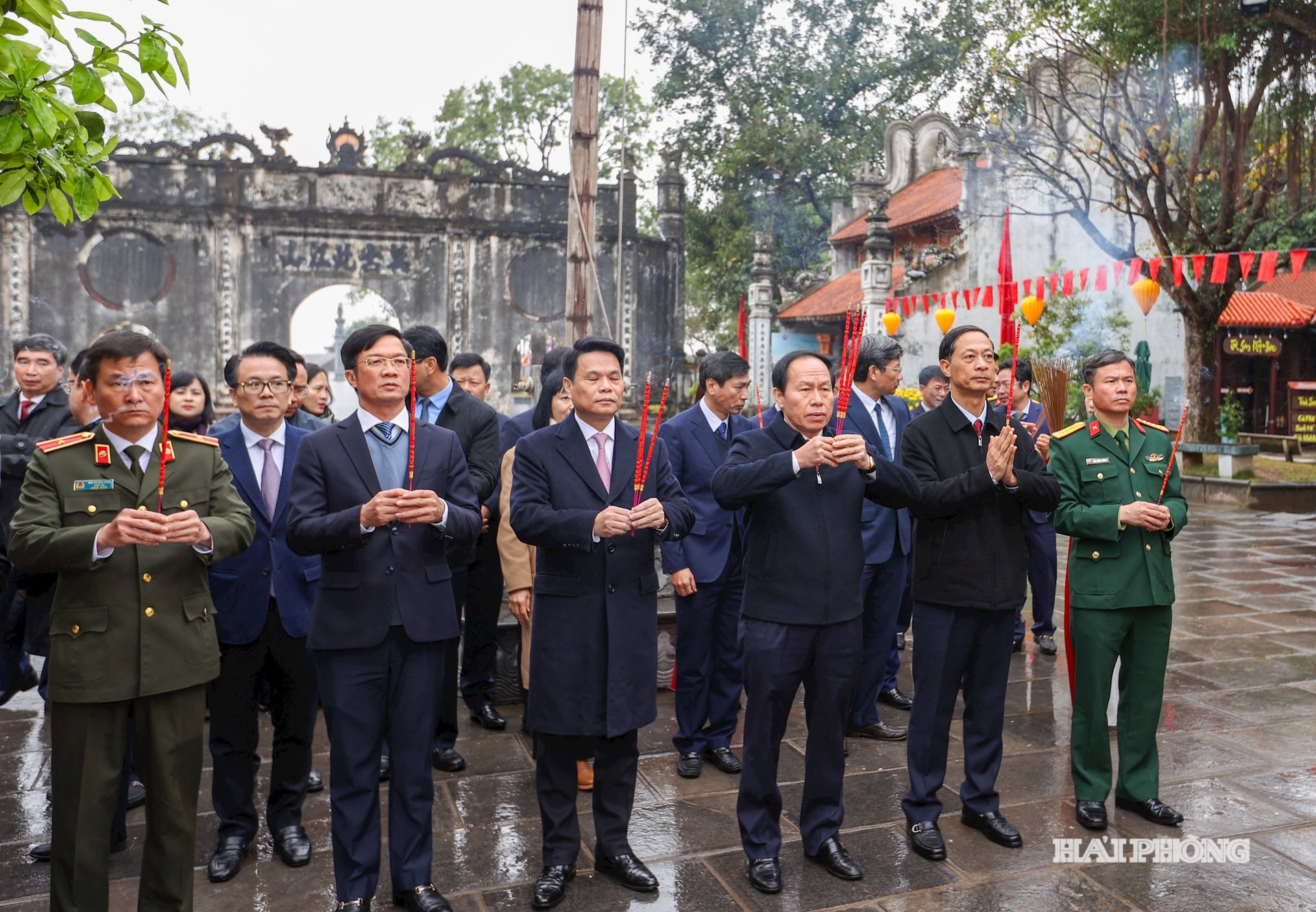 Đoàn đại biểu thành phố đến dâng hương tại Di sản văn hóa thế giới Kiếp Bạc