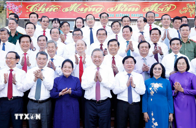 Tổng Bí thư Tô Lâm với đại biểu Đảng bộ, chính quyền, nhân dân tỉnh Tây Ninh. (Ảnh: Thống Nhất/TTXVN) ttxvn-tong-bi-thu-tay-ninh-6-resize.jpg