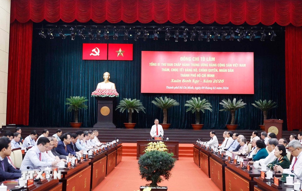 ttxvn-tong-bi-thu-chuc-tet-dang-bo-chinh-quyen-va-nhan-dan-thanh-pho-ho-chi-minh-11-resize.jpg