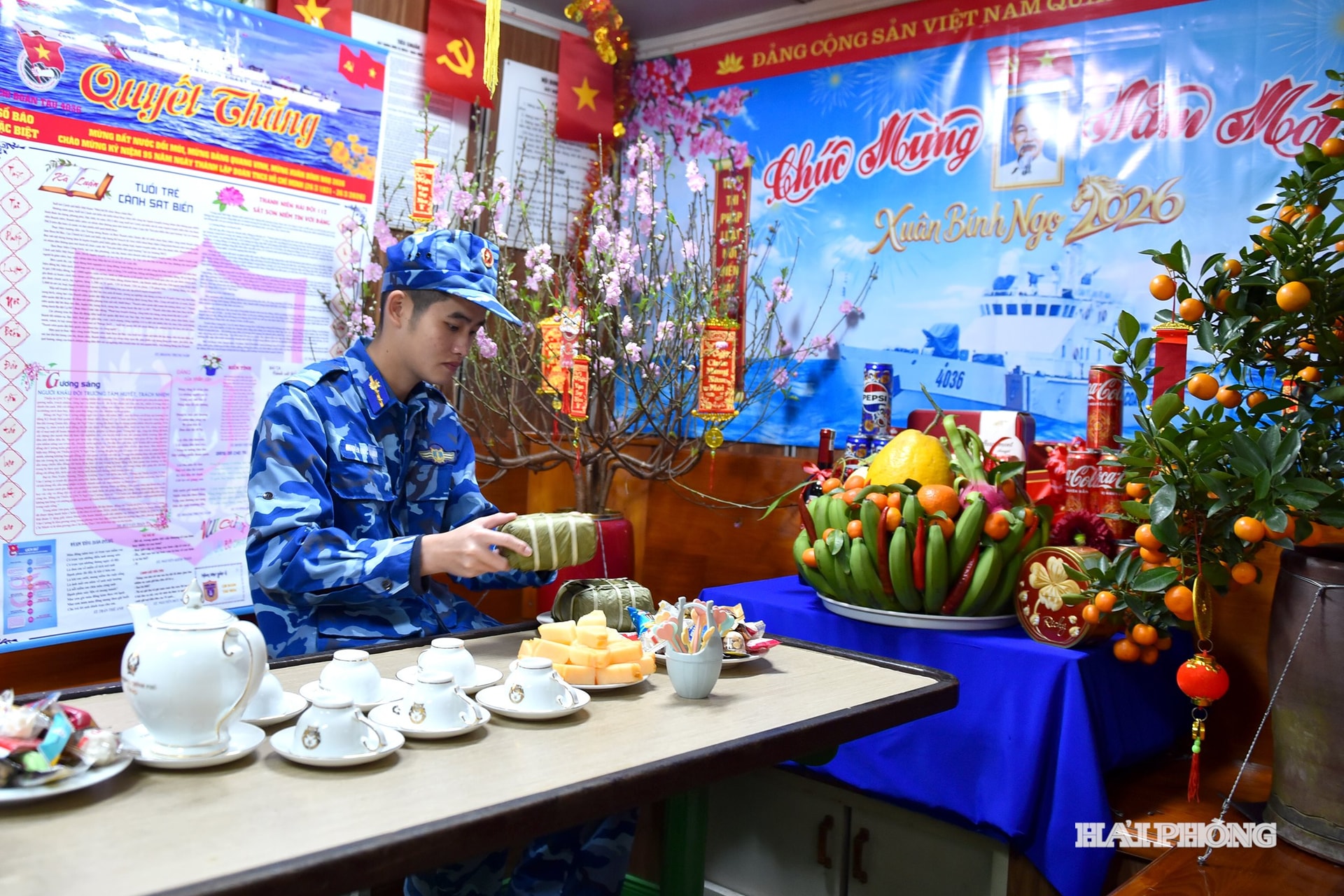 Không gian sinh hoạt trên tàu 4036 được trang trí ấm cúng.