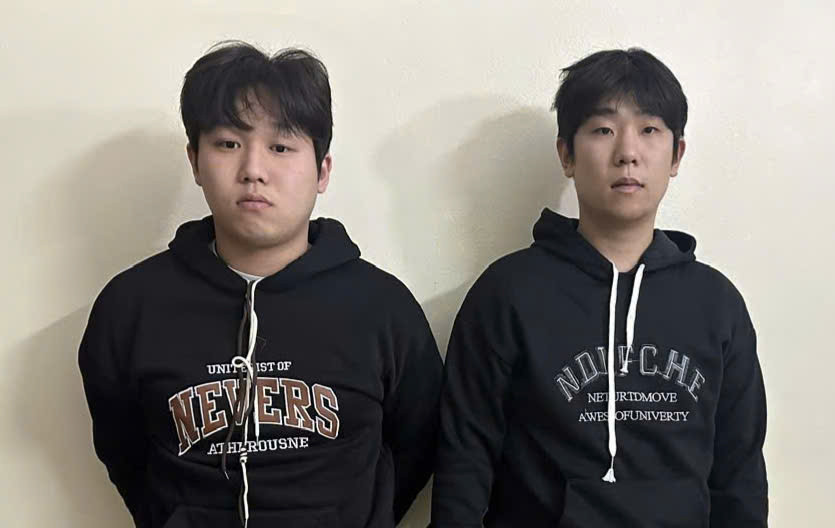Bắt giữ và bàn giao 2 đối tượng truy nã đỏ của Interpol cho Hàn Quốc- Ảnh 1. Bắt giữ và bàn giao 2 đối tượng truy nã đỏ của Interpol cho Hàn Quốc- Ảnh 1.