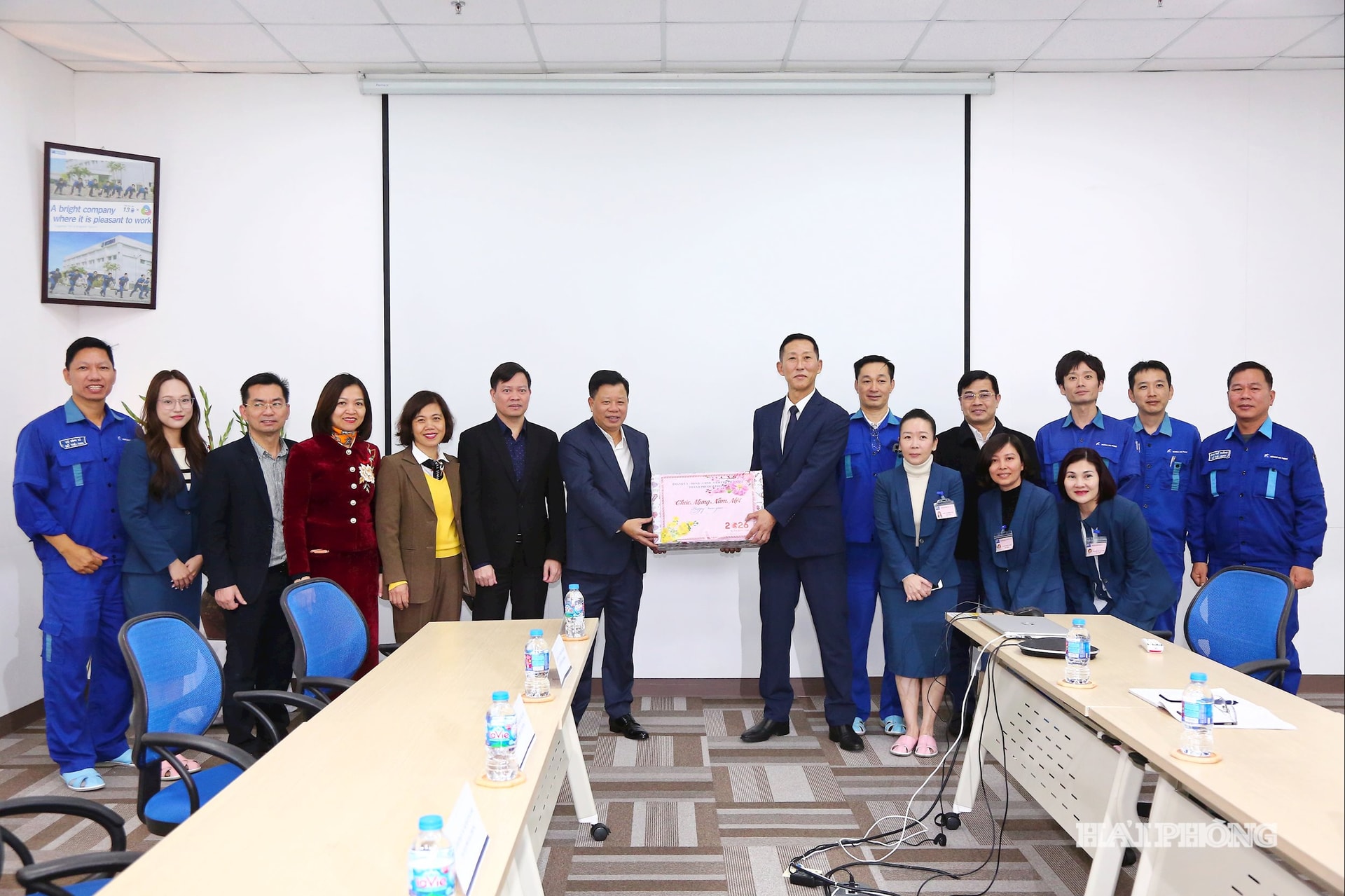 Genosse Le Trung Kien, stellvertretender Vorsitzender des Volkskomitees der Stadt Hai Phong, besuchte die Firma LICHIAS Hai Phong Co., Ltd. und überbrachte ihr Neujahrsgrüße.