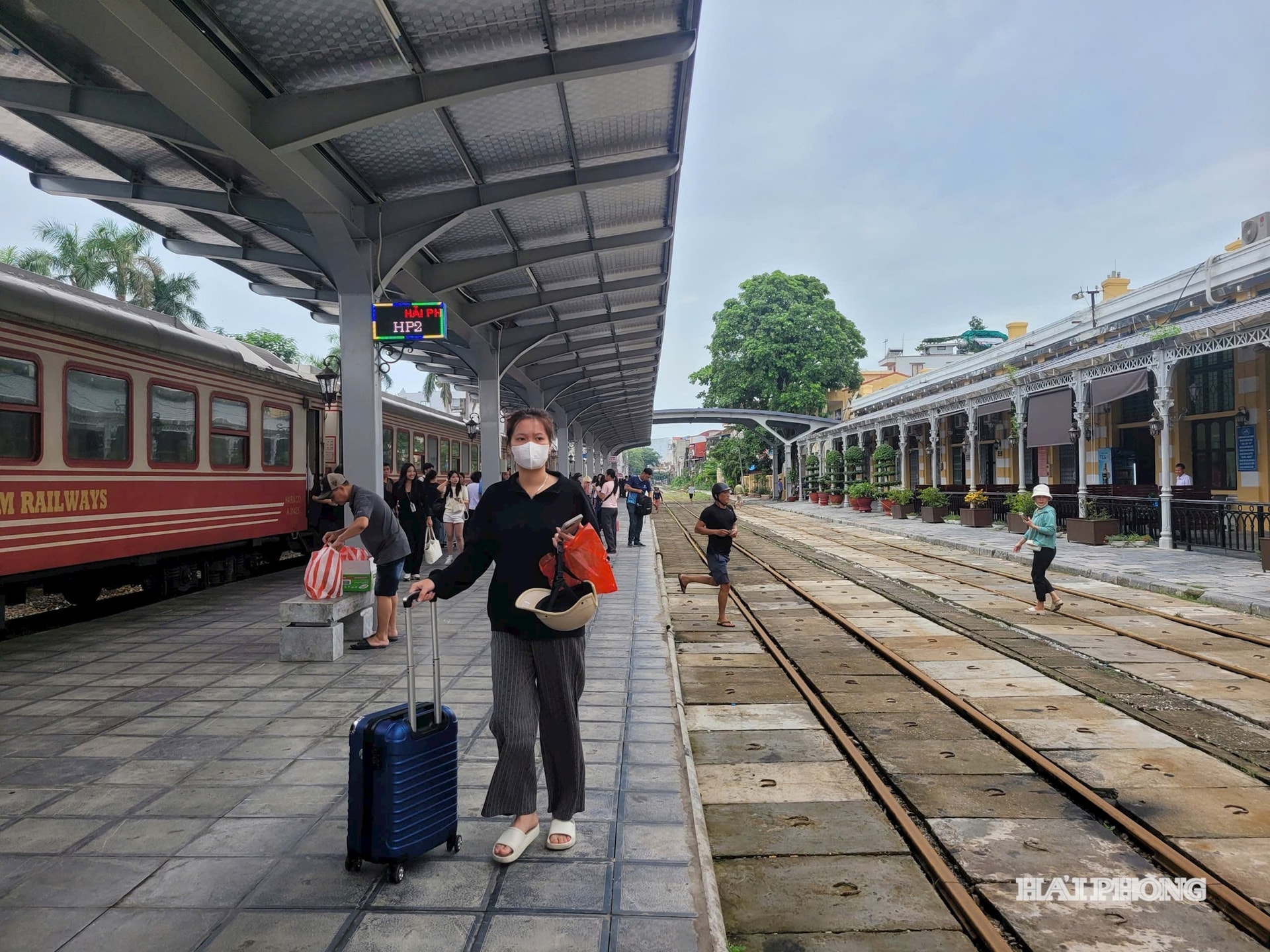 People use Hanoi - Haiphong Train Services