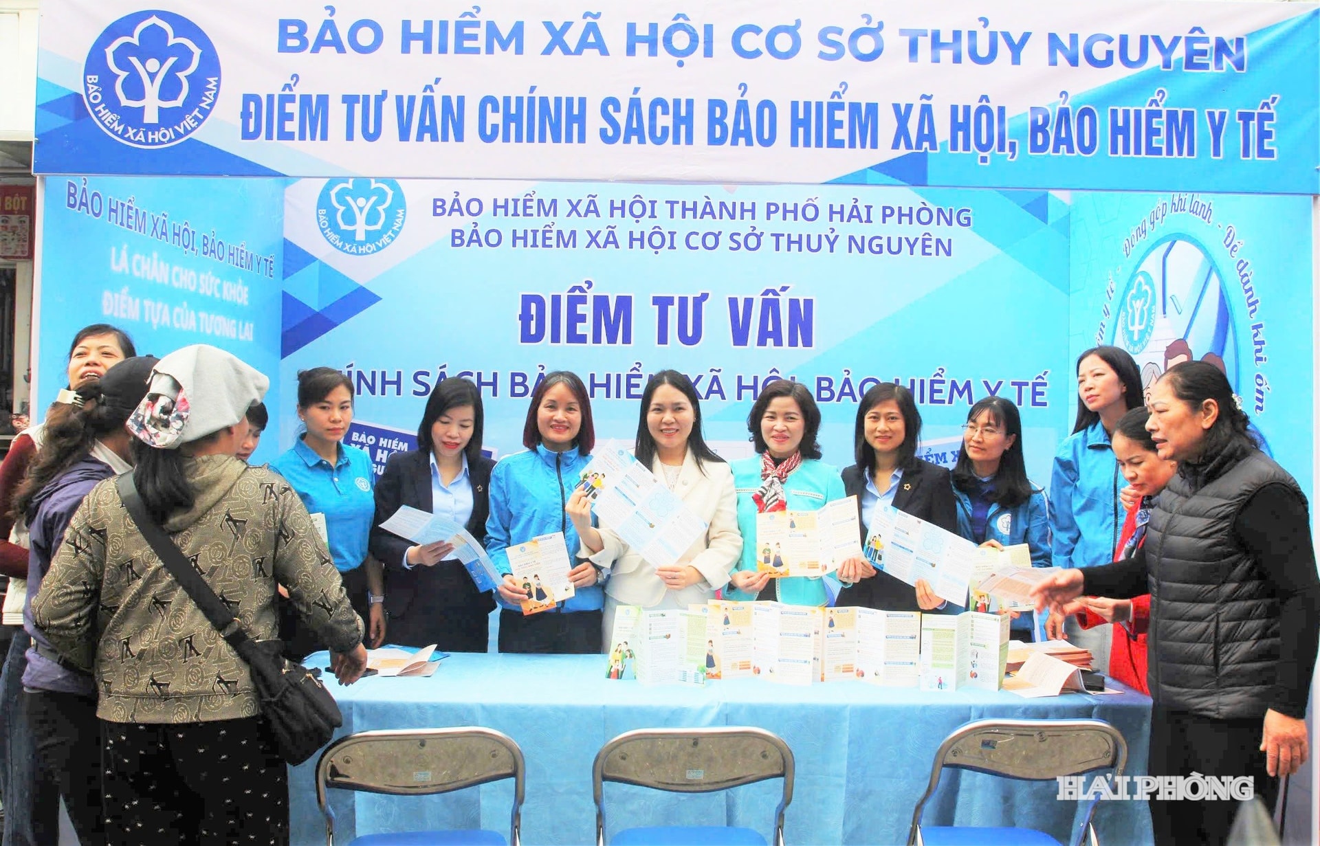 Cơ quan Bảo hiểm xã hội đẩy mạnh tuyên truyền chính sách bảo hiểm đến người dân.