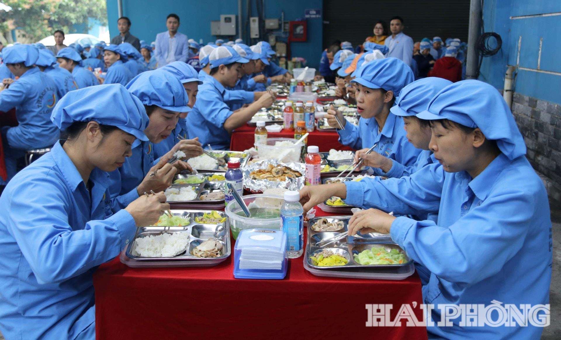 bua-com-tat-nien(1).jpg