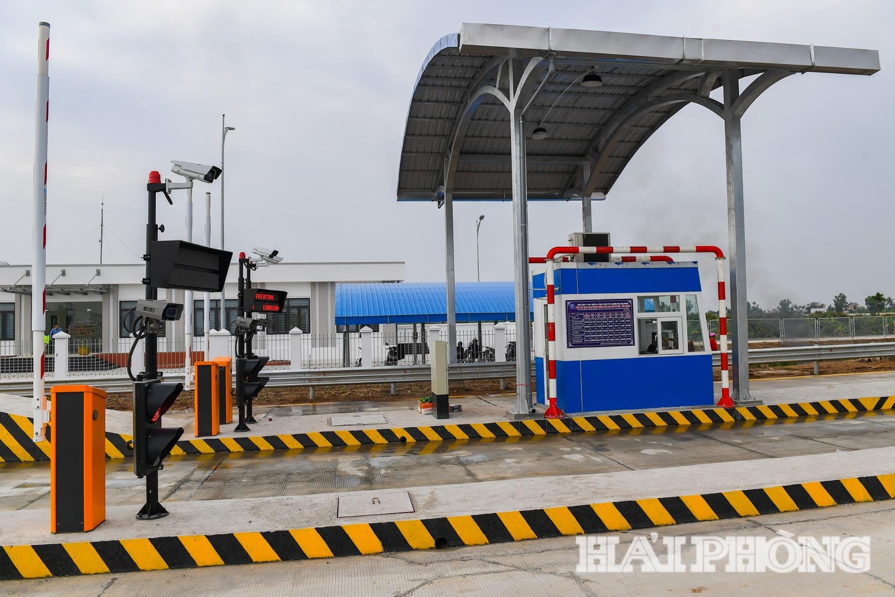 Các thiết bị phục vụ việc kiểm soát, thu phí phương tiện giao thông đã được lắp đầy đủ, sẵn sàng hoạt động khi nút giao đưa vào khai thác, sử dụng.