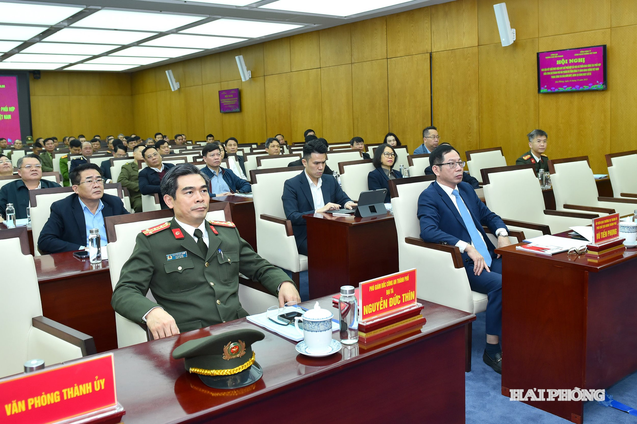 Các đại biểu dự hội nghị.