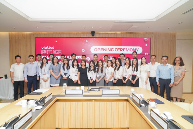 Viettel Future Changemakers là chương trình đào tạo tài năng quản trị dành cho các ứng viên đã có kinh nghiệm làm việc. (Ảnh: Viettel) viettel-future-changemakers-phat-trien-doi-ngu-nhan-su-tre-co-tiem-nang-tro-thanh-cac-nha-quan-ly.jpg