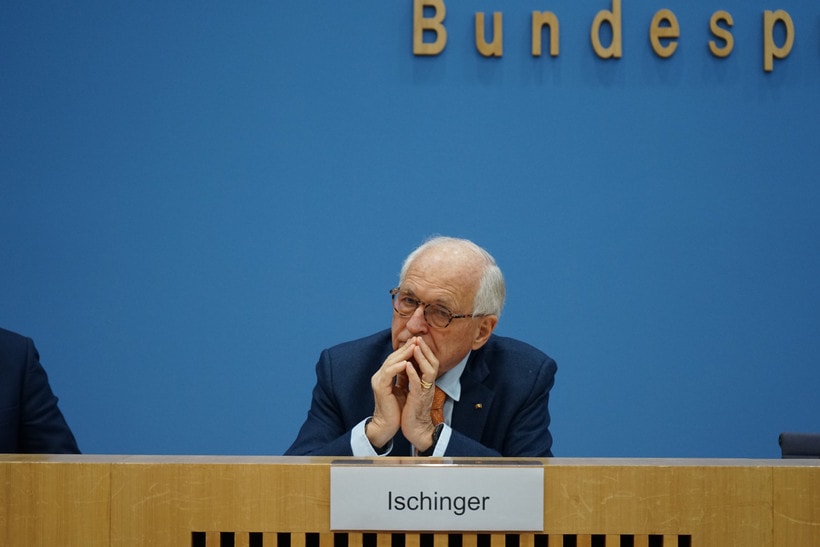 Chủ tịch MSC Wolfgang Ischinger tại cuộc họp báo công bố Báo cáo An ninh Munich 2026, ở Berlin, Đức, ngày 9/2/2026. (Ảnh: THX/TTXVN)