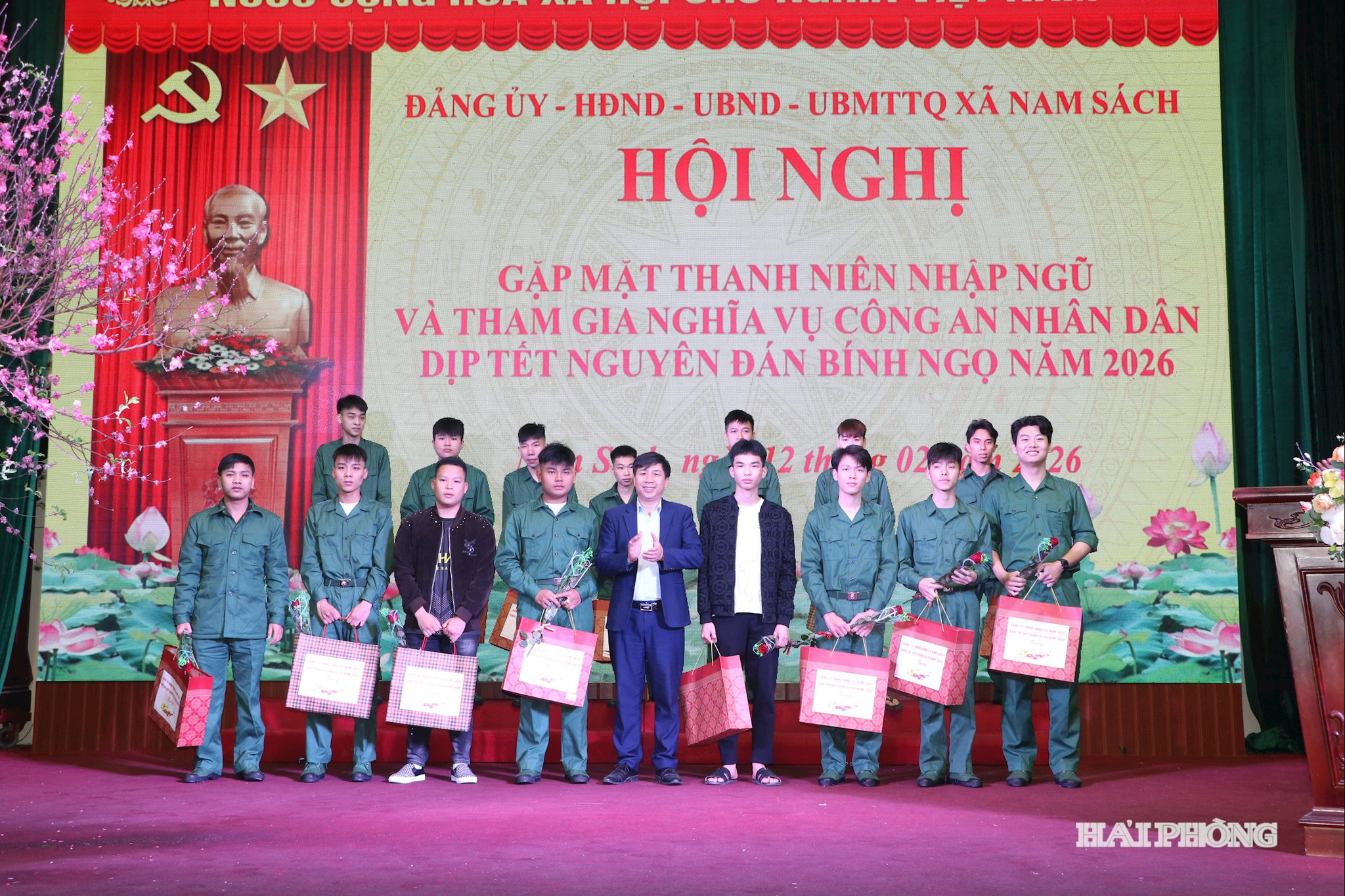 nam-sach(3).jpeg