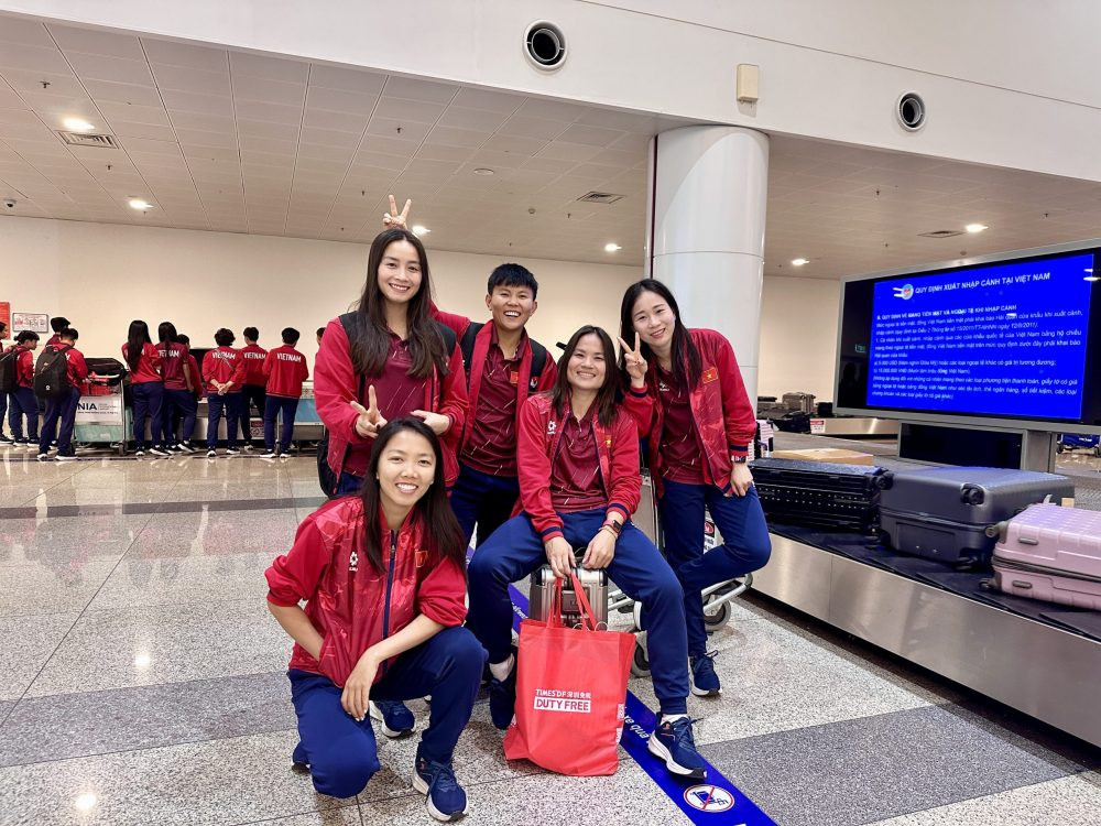 Đội tuyển nữ Việt Nam về Việt Nam đón Tết nguyên đán - Ảnh 1. Đội tuyển nữ Việt Nam về Việt Nam đón Tết nguyên đán - Ảnh 1.
