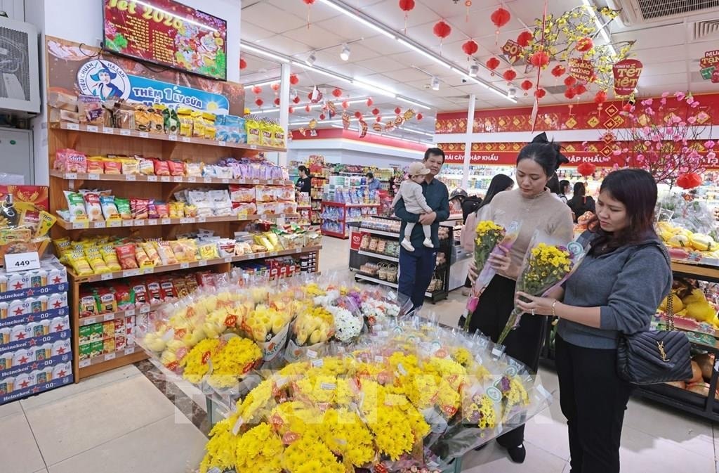 image.bnews.vn-mediaupload-org-2026-02-14-_165719-he-thong-winmart-dam-bao-cho-nguoi-dan-mua-sam-tet.jpg
