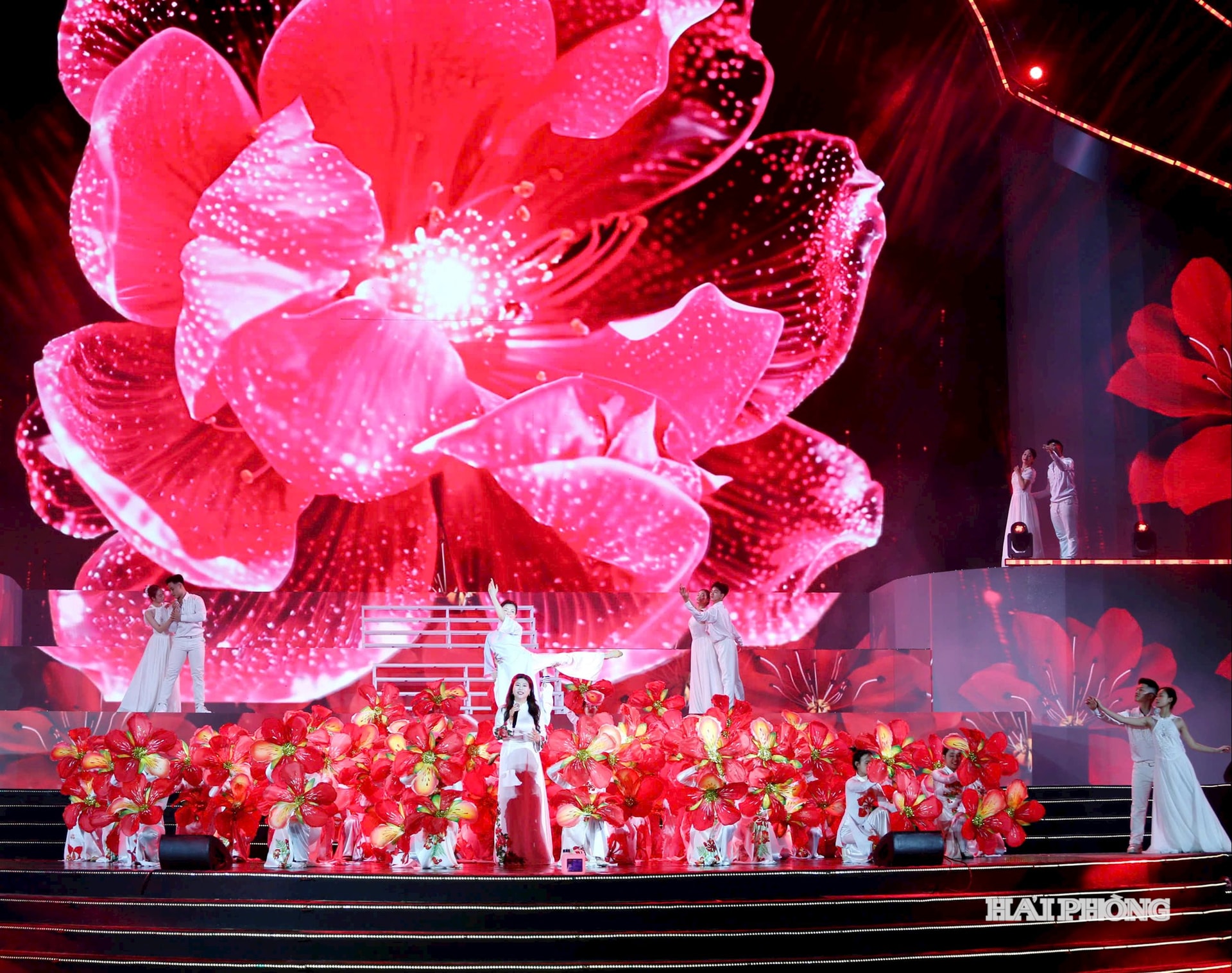 春の精神がパフォーマンス全体に浸透しています。